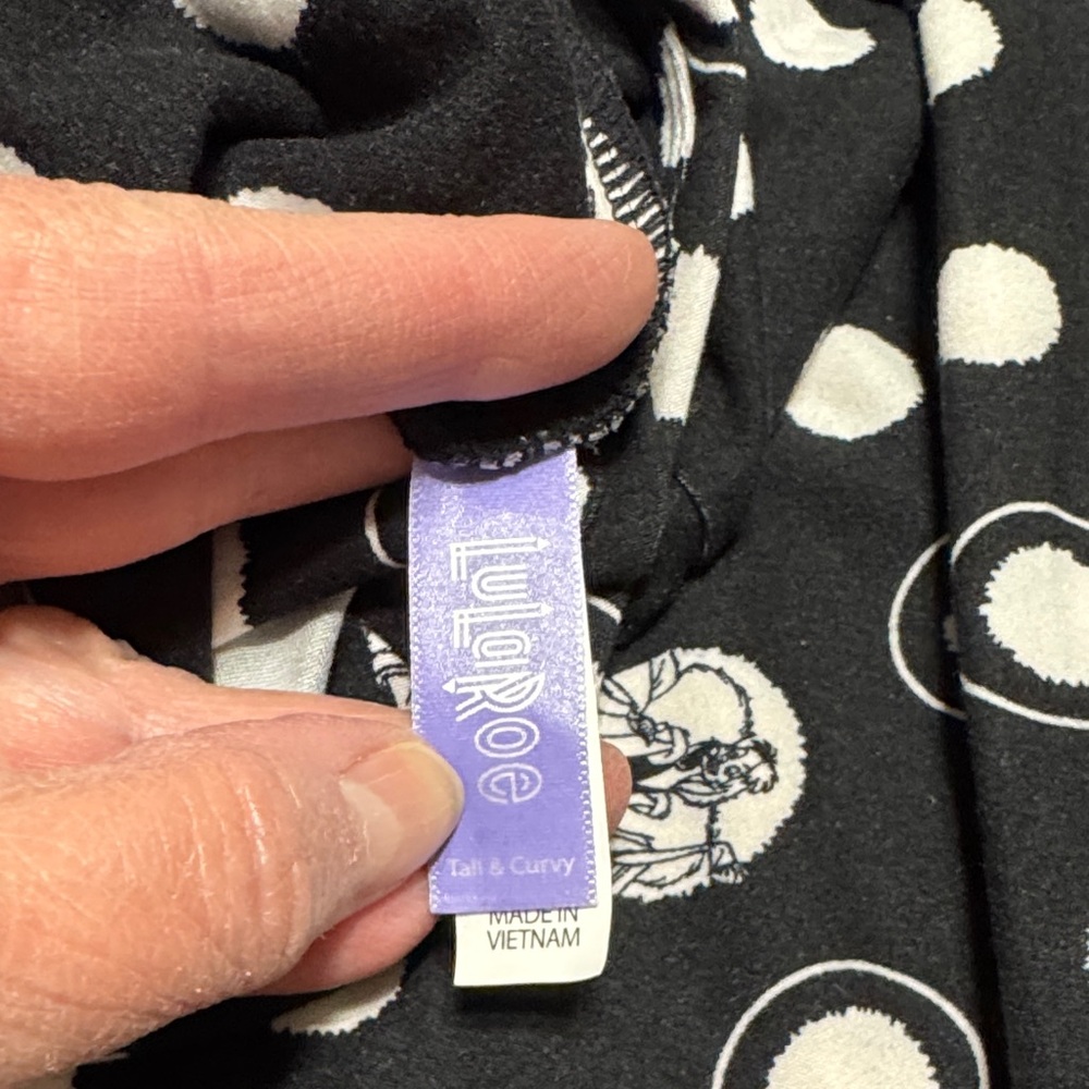 101 Dalmations - LuLaRoe Disney TC Leggings Black White Rare Collector Print - Picture 3 of 9